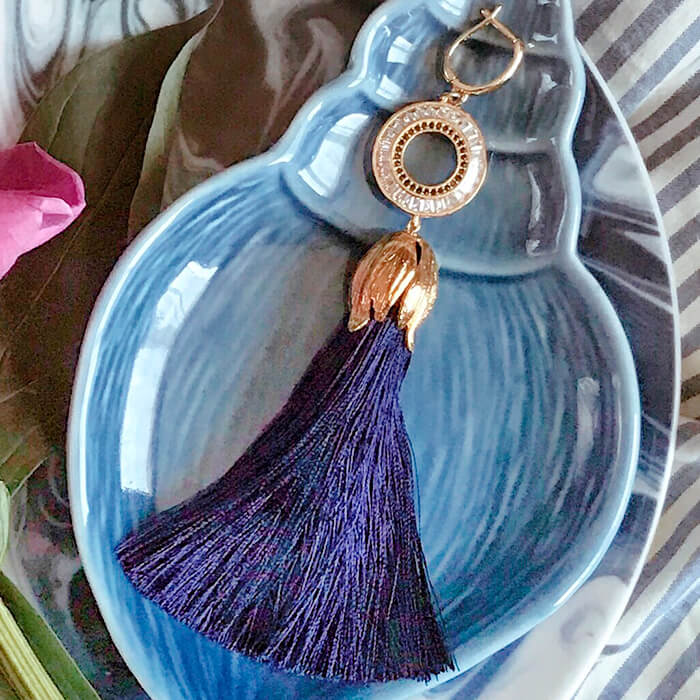 Серьги-кисти Wizard Brush - Mulled Wine, Статные тёмно-фиолетовые шёлковые кисти с цирконами
Серьги-кисти Wizard Brush - Mulled Wine, Статные тёмно-фиолетовые шёлковые кисти с цирконами