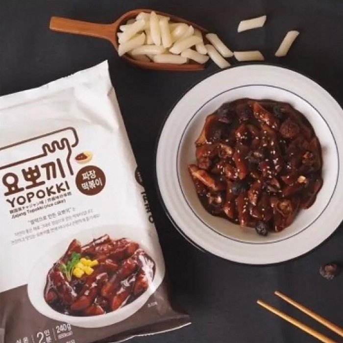 Рисовые клёцки токпокки Young Poong Jjajang Topokki (120 г в пачке)