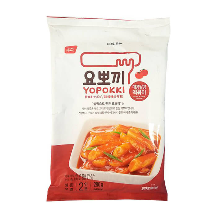 

Рисовые клёцки токпокки Young Poong Hot Sweet Topokki (240 г), Традиционные корейские рисовые клёцки токпокки с остро-сладким соусом в пачке